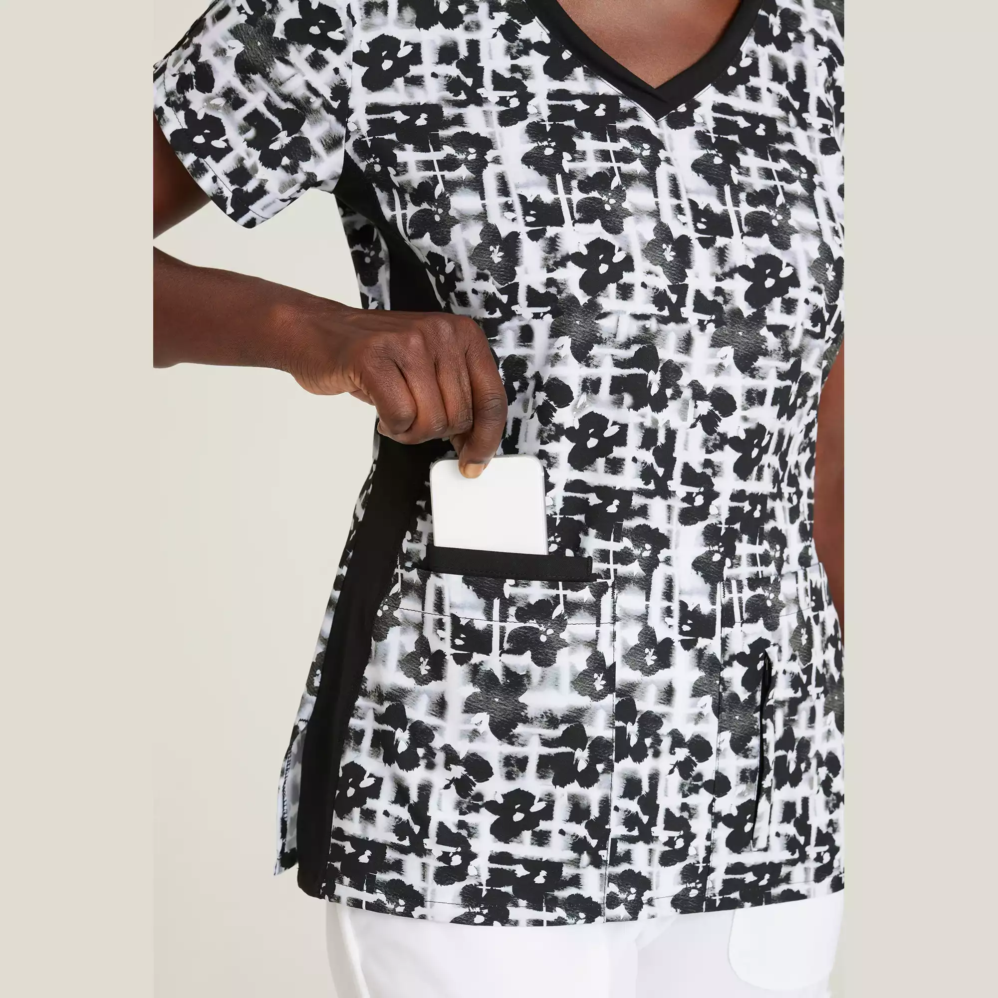 Greys-Anatomy-Spandex-Stretch-Womens-4-Pocket-V-neck-Seamed-Sleeve-Top-GRST207-Floral-Scents-05.webp